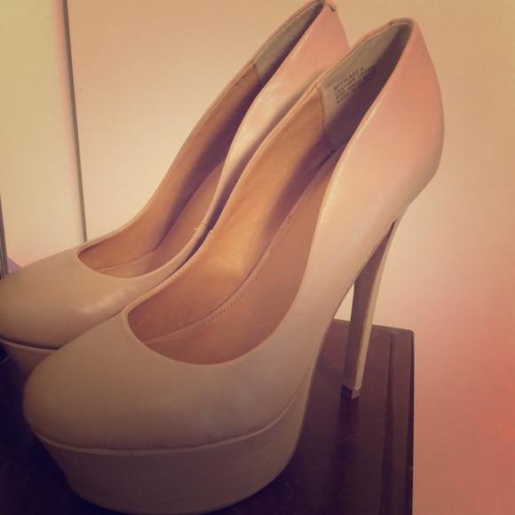 Only worn once and no need for them - Picture 1 of 1